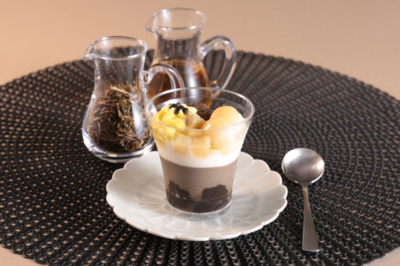 みたらしとお芋のほうじ茶パフェ（310円）