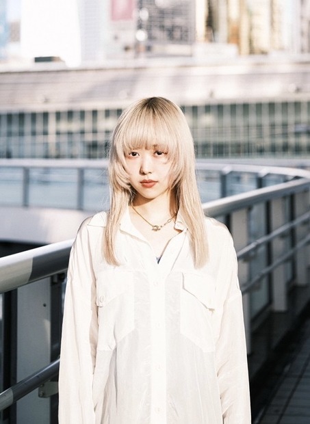 藍にいな