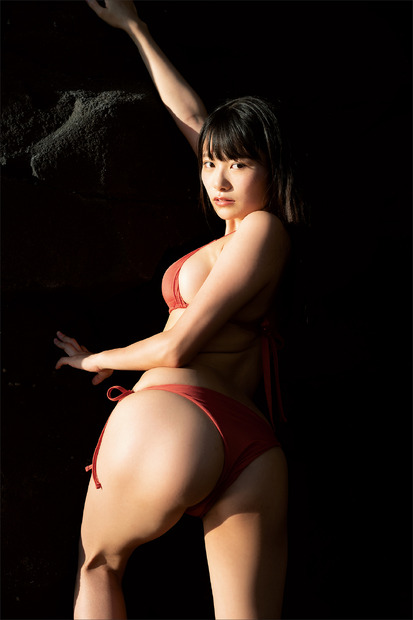 桜井木穂 1st写真集『うたかたの』（出版社：徳間書店、撮影：佐藤裕之）