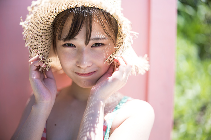 「柚来しいな1st写真集 ゆずきしいな、です。」(C)GENKOSHA Co.,Ltd. 2022