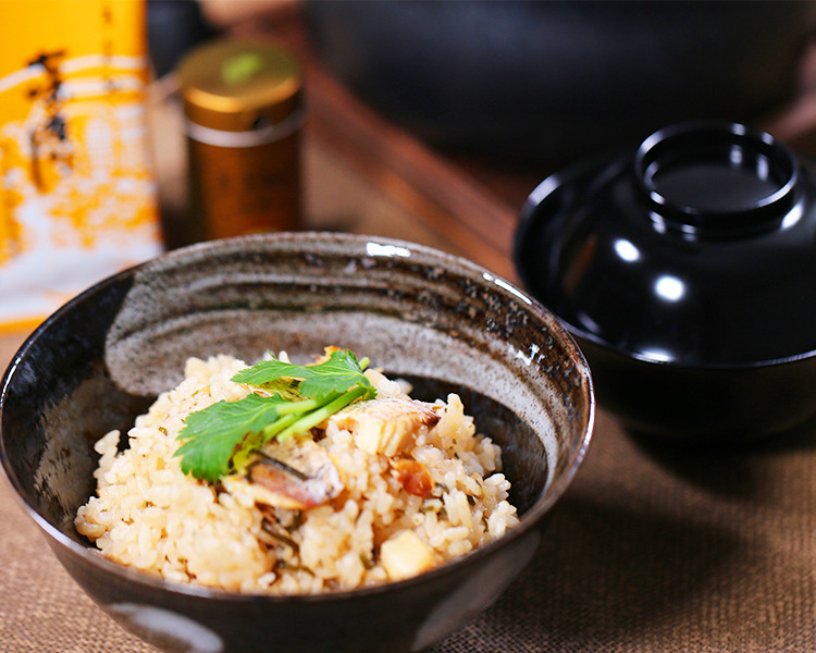 七味家本舗、自慢の七味唐辛子をかけて食べる「京風 鯛ごはんのもと」発売