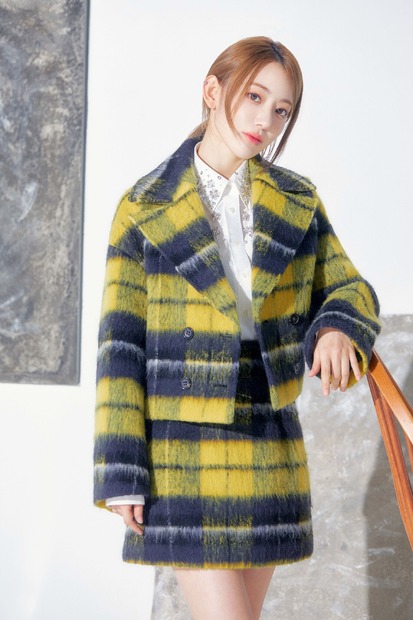 『宮脇咲良が魅せるWinter Vintage』