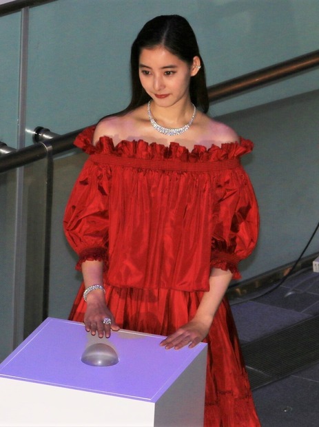 新木優子【撮影：小宮山あきの】