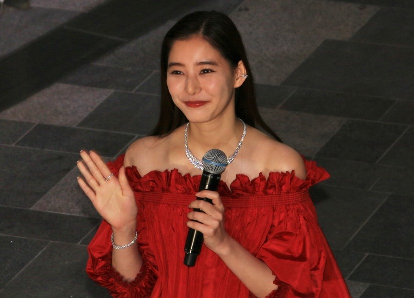 新木優子【撮影：小宮山あきの】