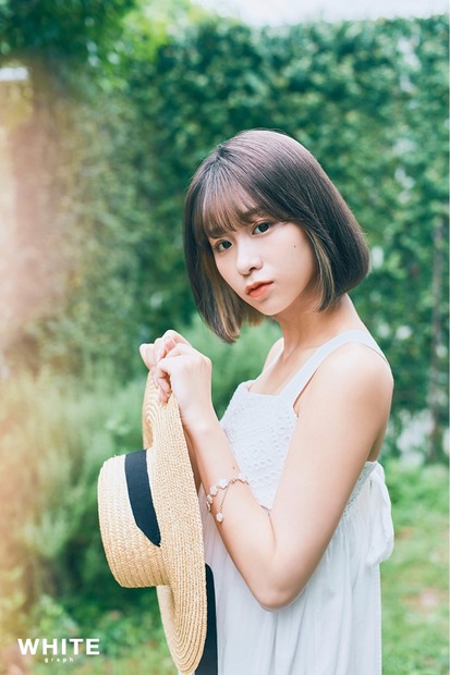 『金子みゆ WHITE graph デジタル写真集』　（c）講談社