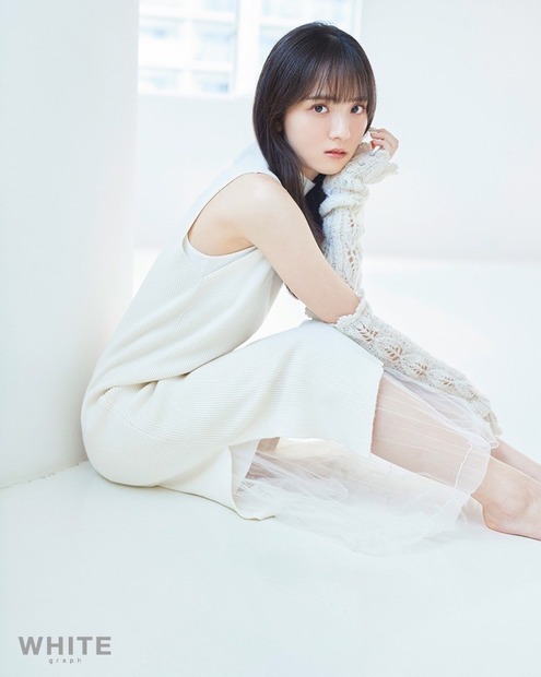 『水野舞菜 WHITE graph デジタル写真集』　（c）講談社