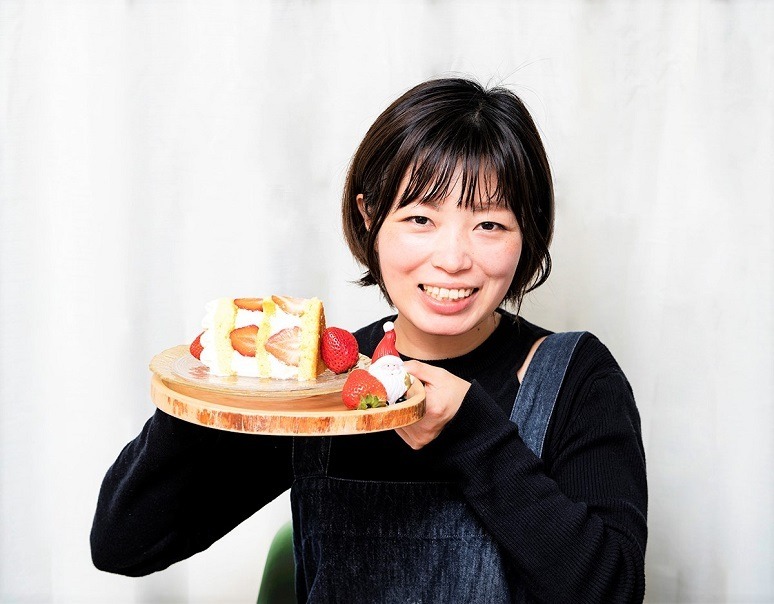 豊洲パーラーから奈良県産イチゴ「古都華」21粒を使用した贅沢なクリスマスケーキ登場