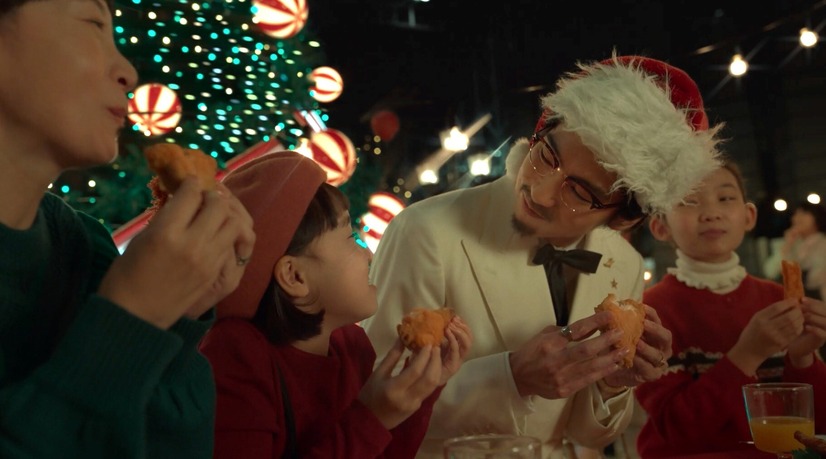 賀来賢人がカーネル・サンダースに扮して登場！ケンタッキーのクリスマスCM