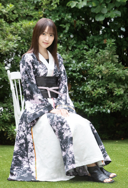 元櫻坂46・菅井友香 卒業記念書籍となる『Ｗアンコール』（日経BP）