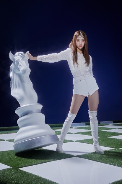 HUH YUNJIN（ホ・ユンジン）　（P）&（C）SOURCE MUSIC