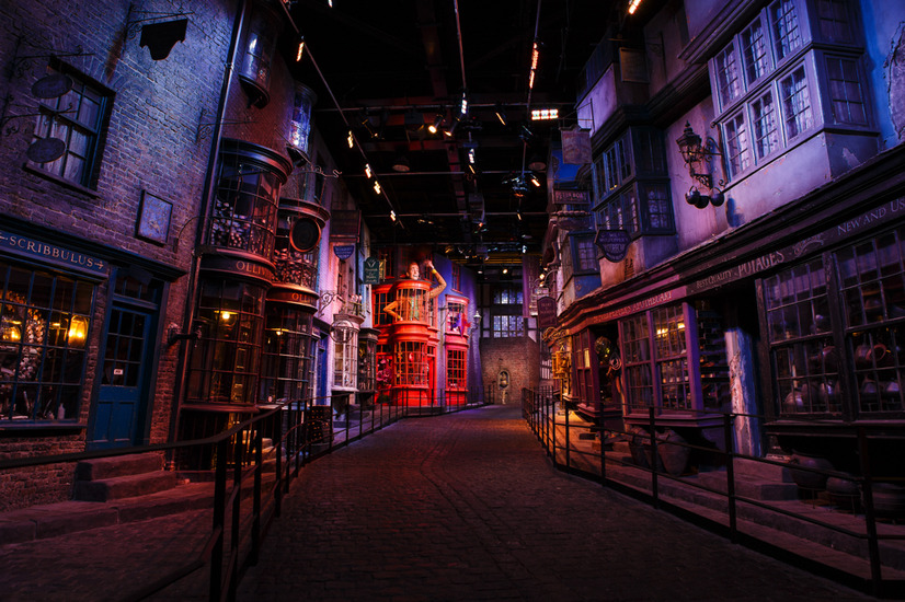 スタジオツアーロンドン‘Wizarding World’ and all related names, characters and indicia are trademarks of and （C）Warner Bros. Entertainment Inc. – Wizarding World publishing rights （C）J.K. Rowling. Warner Bros. Studio Tour London – The Making of Harry Potter.