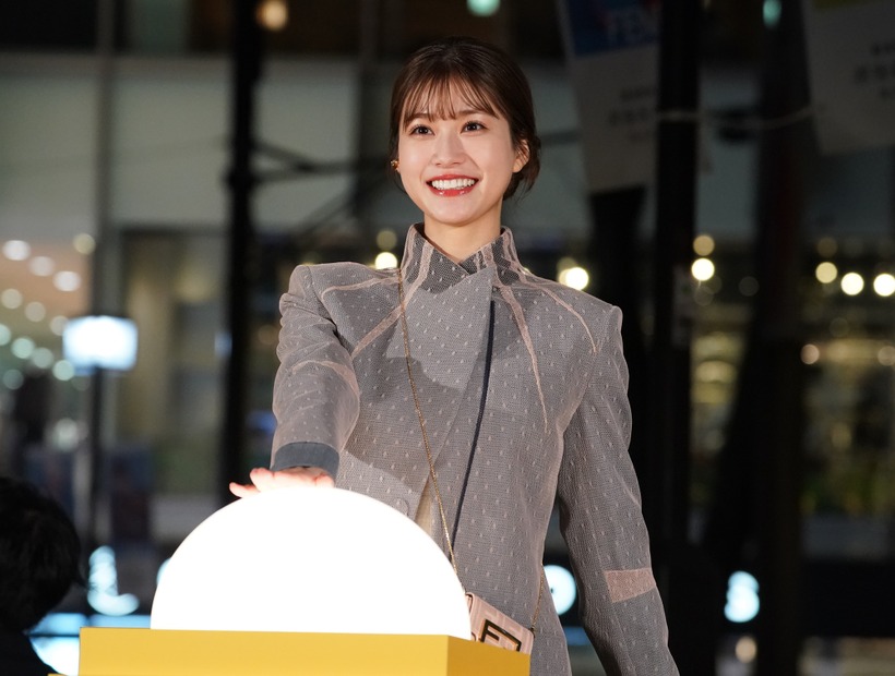 生見愛瑠【写真：竹内みちまろ】