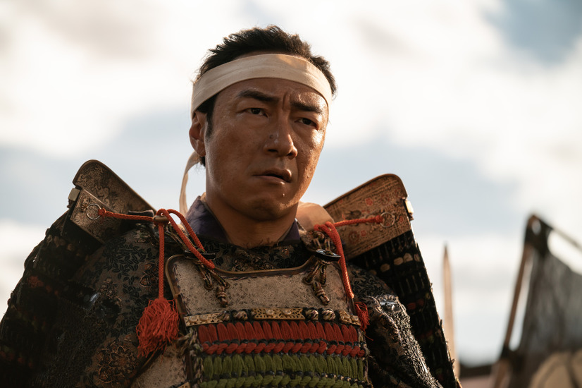 松平昌久（角田晃広）　（c）NHK
