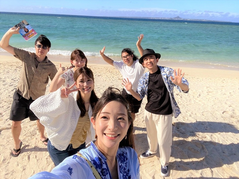 左から）吉村崇、小嶋陽菜、生見愛瑠、足立梨花、中岡創一、有吉弘行（C）フジテレビ