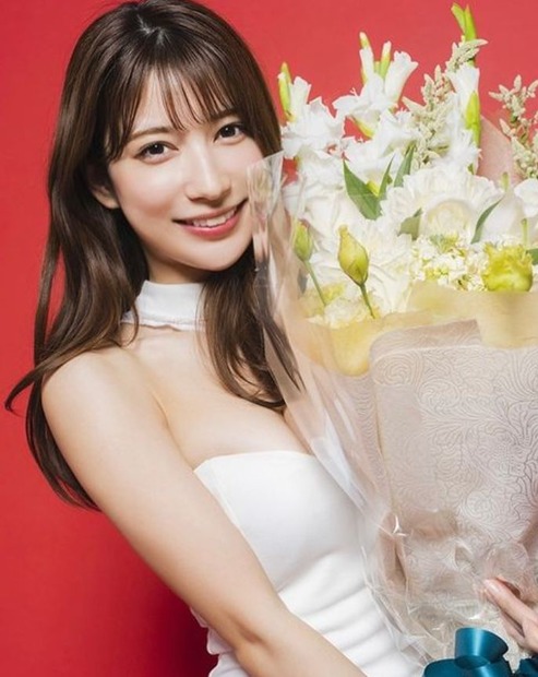 写真は雪平莉左の公式Instagramから（※写真は所属事務所より掲載許諾をもらってます）