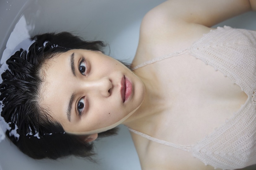 田中美麗 2nd写真集『Me0』（出版、制作：gutta、撮影：RIKKI）