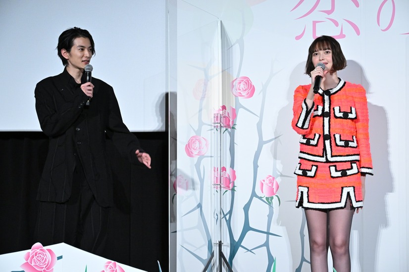 左から）渡邊圭祐、玉城ティナ（c）2023「恋のいばら」製作委員会