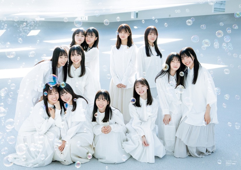 『B.L.T.2023年2月号』【ローソンエンタテインメント購入特典両面ポスター：日向坂46四期生】（c）東京ニュース通信社
