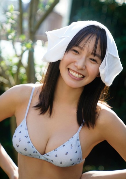 志田音々デジタル写真集『志田音々　さよならは言わない約束だったのに・・・・・・バカ。』（発行：主婦の友インフォス、撮影：佐藤佑一）