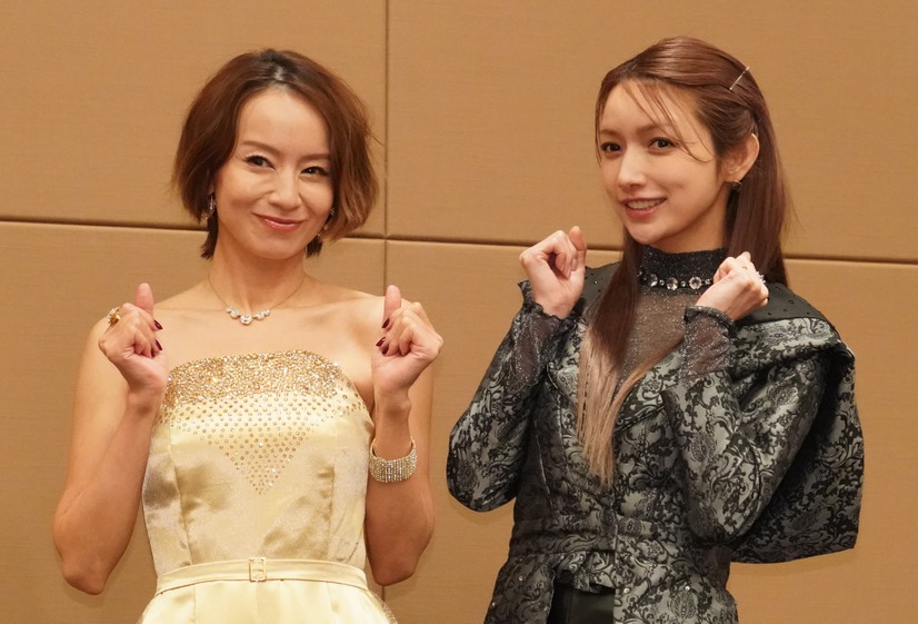 鈴木亜美 後藤真希【写真：竹内みちまろ】