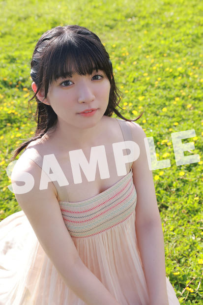 進藤あまね 1st写真集『タイトル未定』セブンネット特典ブロマイド（c）主婦の友インフォス
