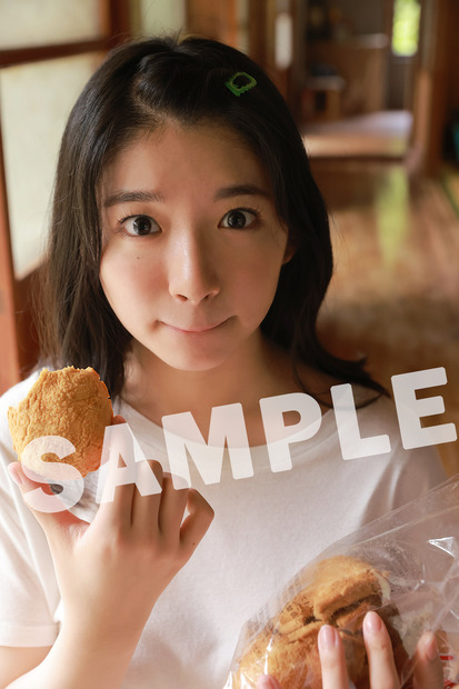 進藤あまね 1st写真集『タイトル未定』楽天特典ブロマイド（c）主婦の友インフォス