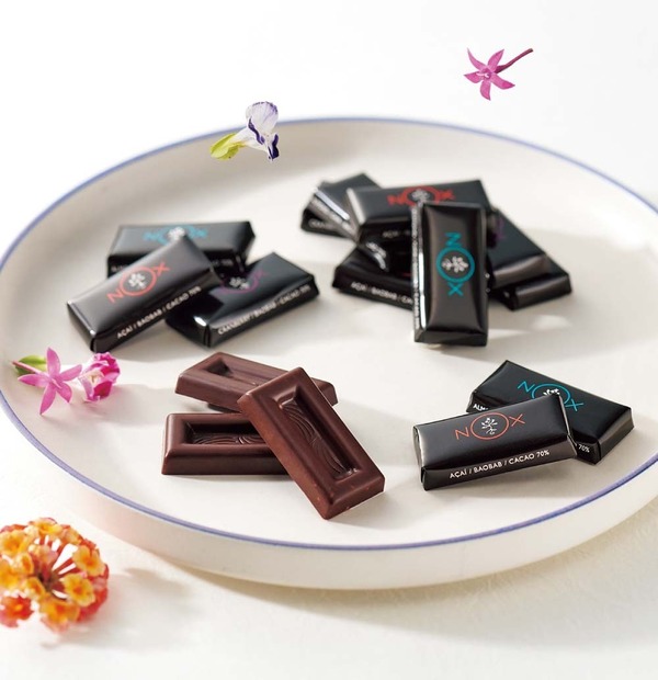 NOX ORGANICS「3種MixedEdition」（30個入）4,104円スウェーデン生まれの100％オーガニックチョコレート。薬剤師が考案したチョコレートは、白砂糖、乳製品、トランス脂肪酸、乳化剤、合成甘味料、保存料不使用でヘルシー。