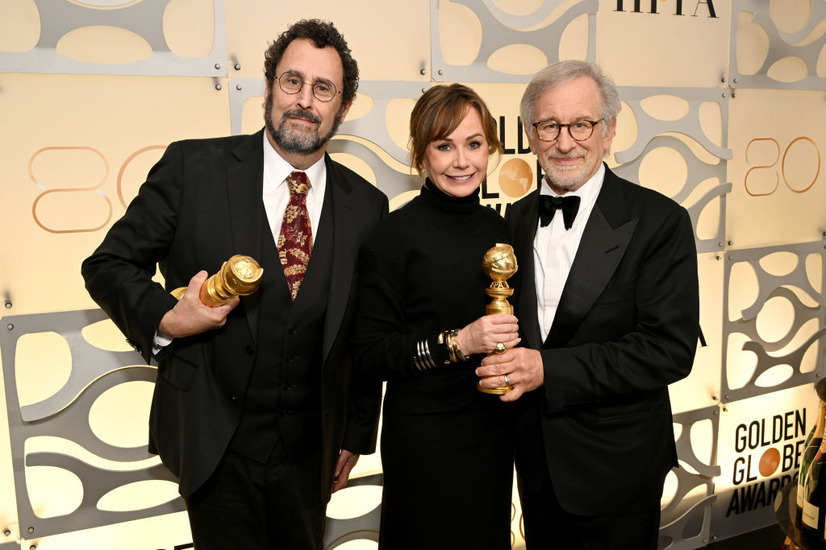 トニー・クシュナー、クリスティ・マコスコ・クリーガー、スティーブン・スピルバーグ(Photo by Michael Kovac/Getty Images for Moët and Chandon)