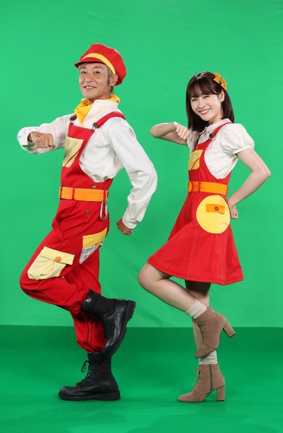 左から）つるの剛士、岸本理沙アナウンサー　（c）フジテレビ