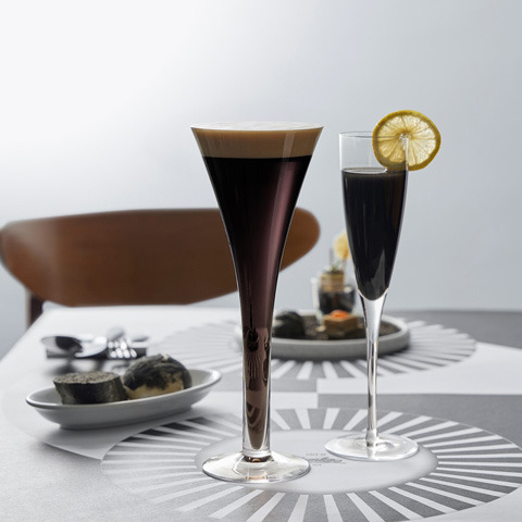 （左）ブラックベルベット （右）チャコールレモネード
