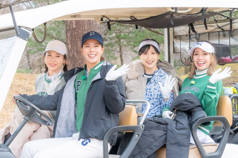 左から）Yoshimi、阿部桃子、横山ルリカ、星向日葵　（c）BS12 トゥエルビ