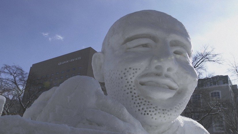 雪像　ラグビー選手　リーチマイケル（C）HBC北海道放送2020