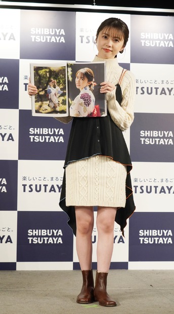 地頭江音々【写真：竹内みちまろ】
