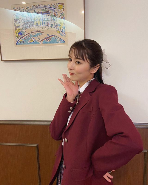 石川恋の女子高生制服姿に「JK制服超カワエエ」「美人～」の声