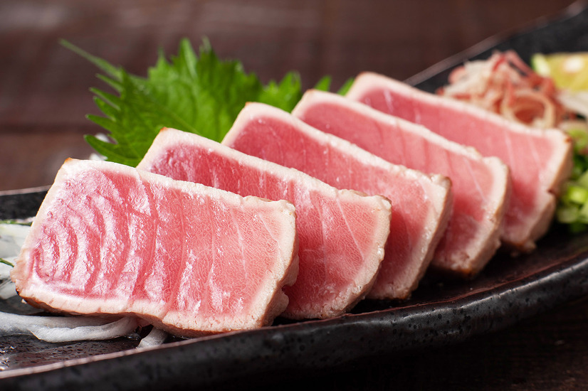 破格！「国産生本鮪藁焼き」（税込1,200円）。