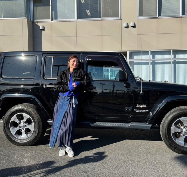 新山千春、愛車“jeep”との2ショット公開「何年乗り続けてもワクワクする」