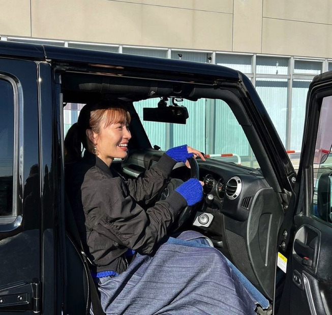 新山千春、愛車“jeep”との2ショット公開「何年乗り続けてもワクワクする」