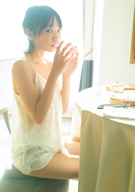 椿野ゆうこ 1st写真集『椿の色』（出版社：KADOKAWA、撮影：細居幸次郎）
