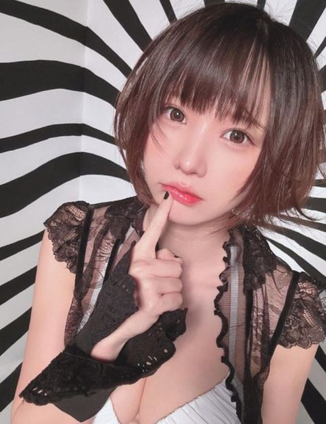 写真はえなこ公式Instagramから（※写真は所属事務所より掲載許諾をもらってます）
