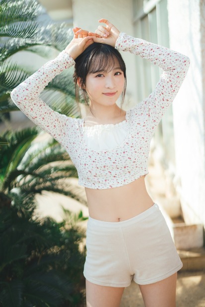 AKB48・小栗有以、可愛いだけじゃない大人な表情も！FLASHで表紙＆巻頭グラビア