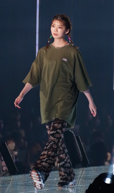 高本彩花【写真：竹内みちまろ】