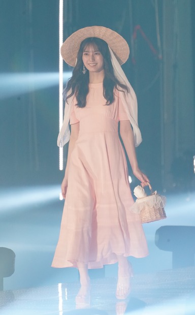 小坂菜緒【写真：竹内みちまろ】