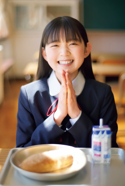『B.L.T.graduation2023中学卒業』【TOKYO NEWS magazine&mook（honto）購入特典ポストカード：松本わかな（アンジュルム）】　（c）東京ニュース通信社
