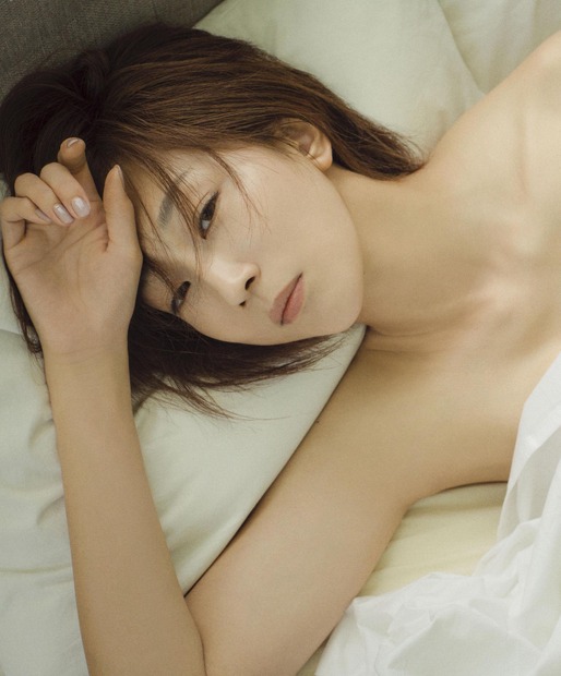 紅ゆずる写真集「悪い女 A BAD WOMAN」（東京ニュース通信社刊）