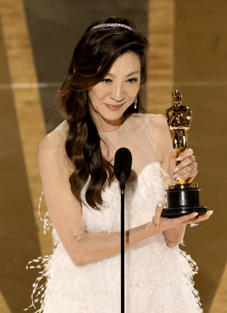 【第95回アカデミー賞】主演女優賞を受賞したミシェル・ヨー Photo by Kevin Winter/Getty Images