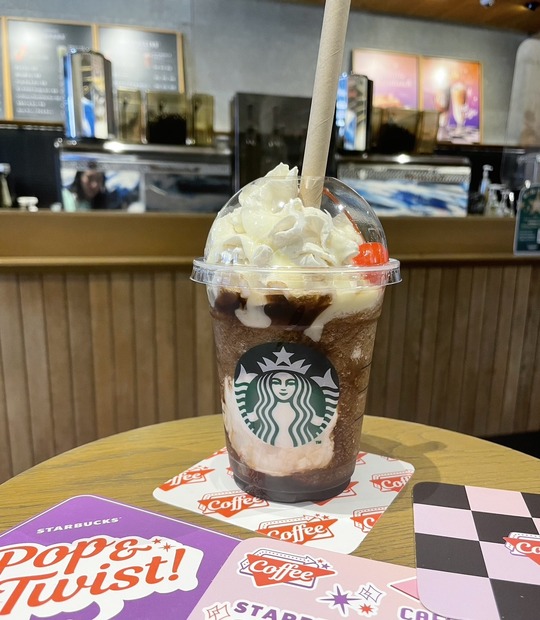 コーラ フラペチーノ：撮影@マーク渡邉