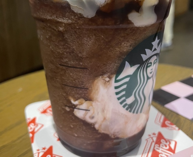 コーラ フラペチーノ：撮影@マーク渡邉