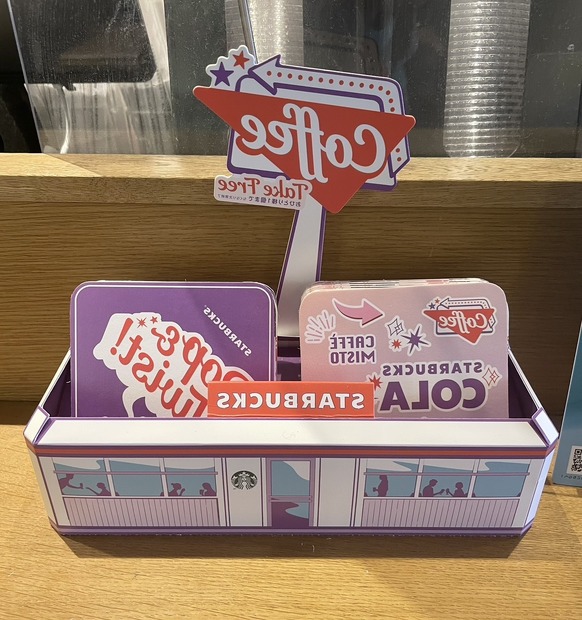 スターバックス店内：撮影@マーク渡邉