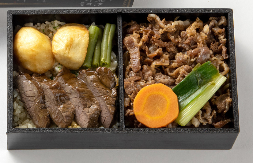 すき焼きとステーキ弁当【株式会社ジェイアール西日本フードサービスの写真提供】