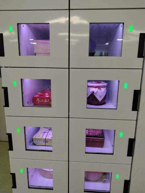 ロッカー型の自動販売機（イメージ）【JR西日本の写真提供】